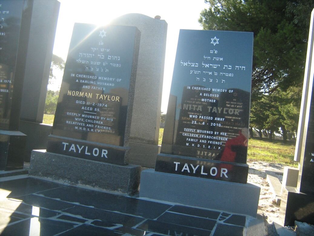 TAYLOR Norman -1974 &amp; Anita -2010