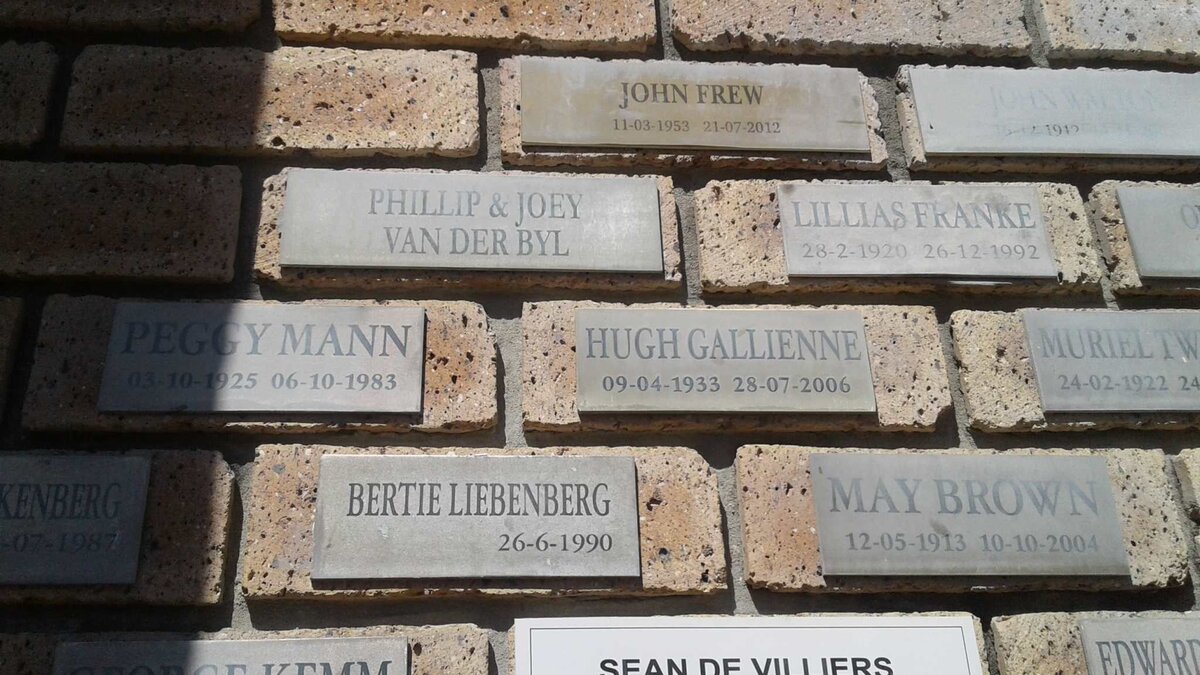 FREW John 1953-2012 :: BYL Phillip, van der &amp; Joey :: FRANKE Lillias 1920-1992 :: MANN Peggy 1925-1983