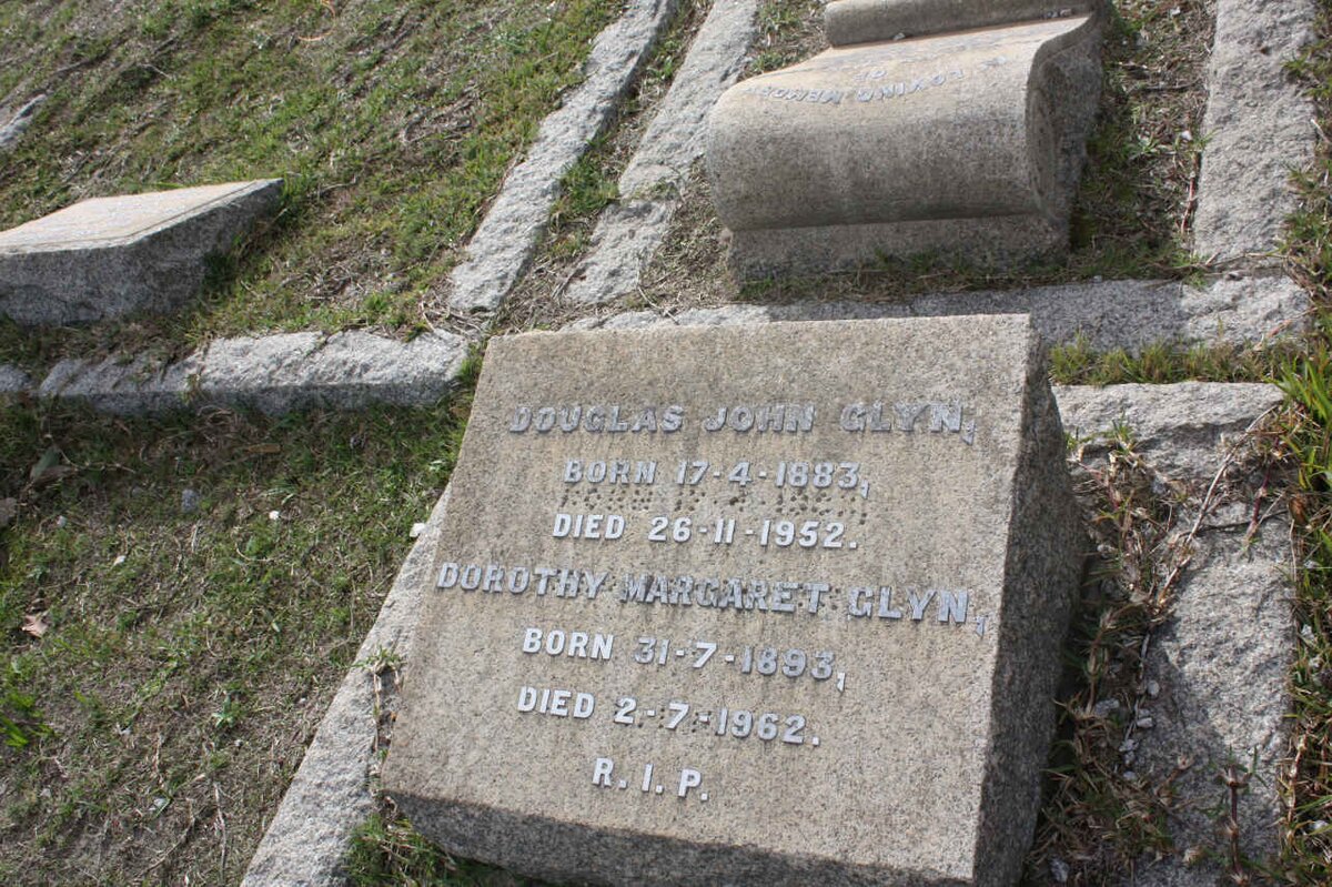 GLYN Douglas John 1883-1952 &amp; Dorothy Margaret 1893-1962