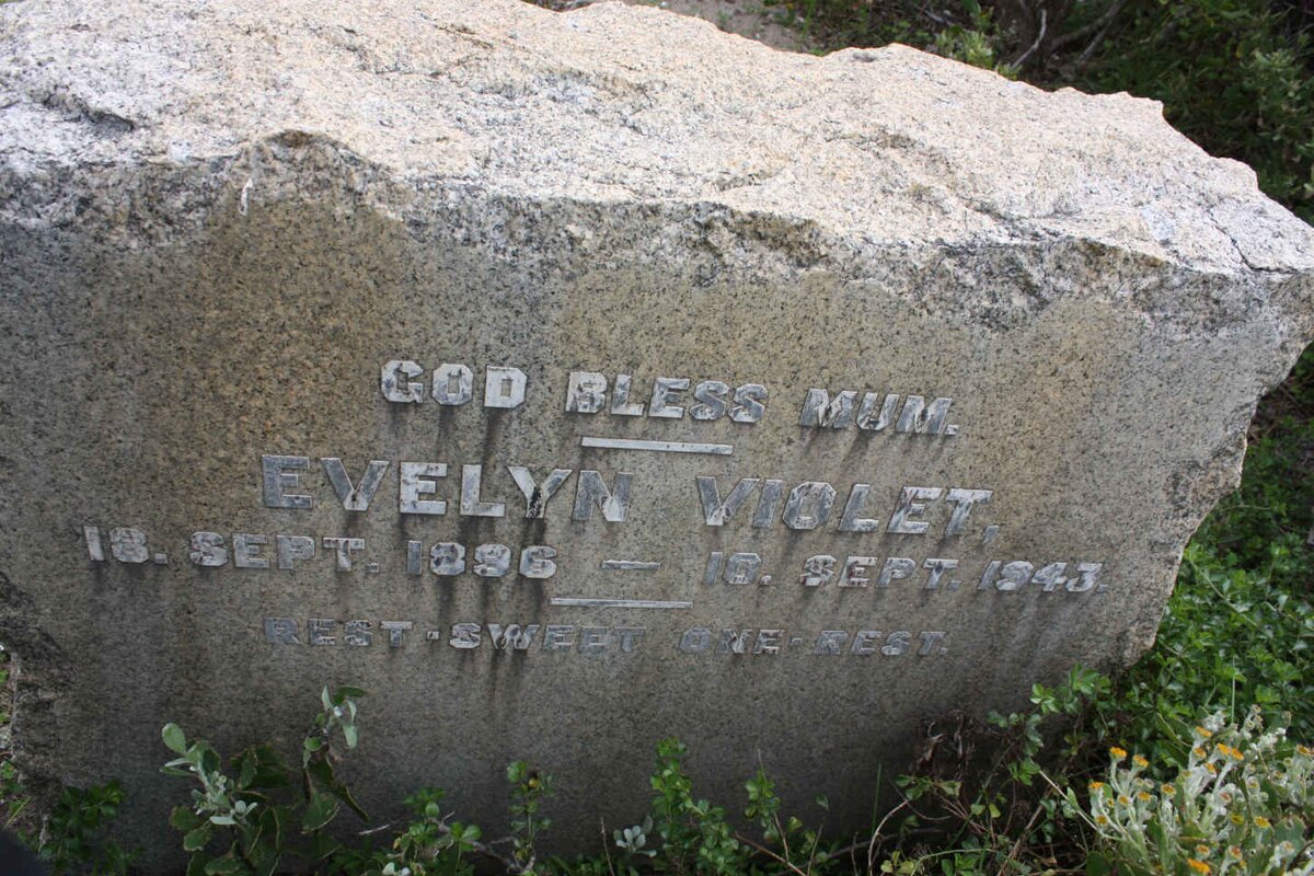 VIOLET Evelyn 1896-1943