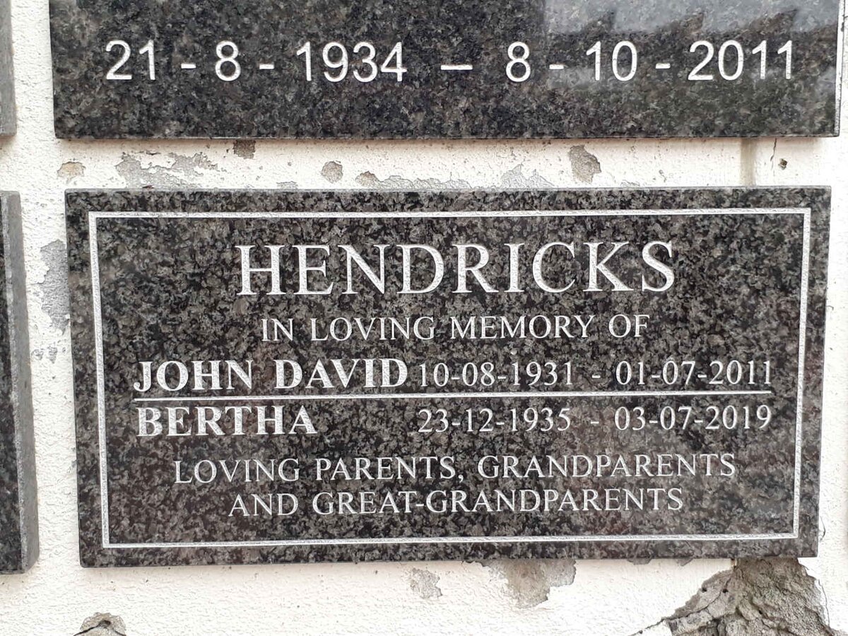 HENDRICKS John David 1931-2011 &amp; Bertha 1935-2019