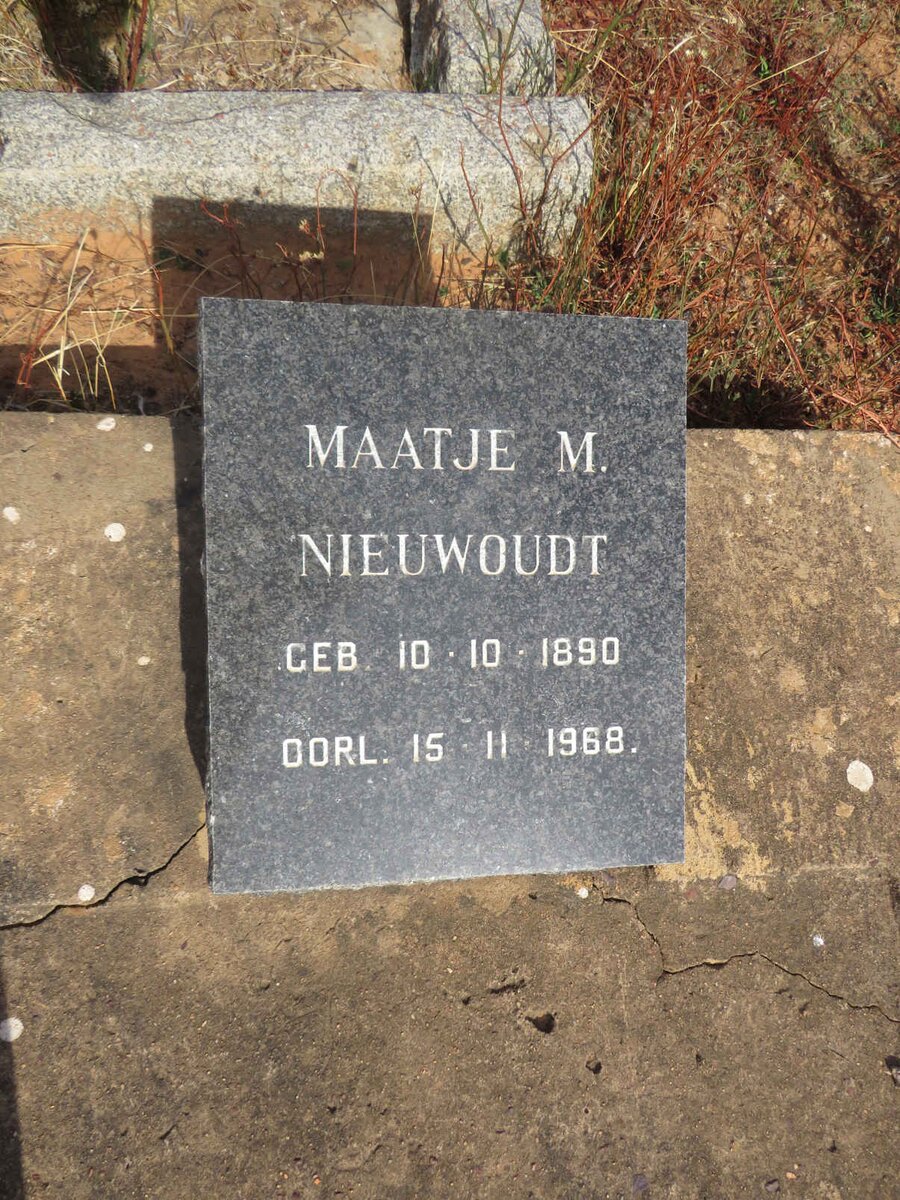 NIEUWOUDT Maatje M. 1890-1968