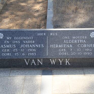 WYK Erasmus Johannes, van 1906-1983 &amp; Aldertha Hermiena Cornelia 1912-1990