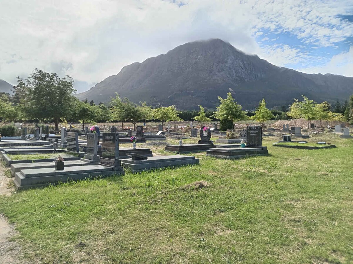 4. Overview/Oorsig: Begraafplaas en grafte Franschhoek Nuwe Begraafplaas
