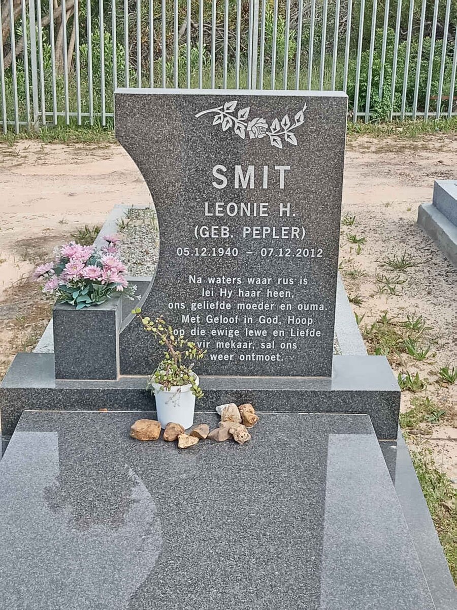 SMIT Leonie H. nee PEPLER 1940-2012