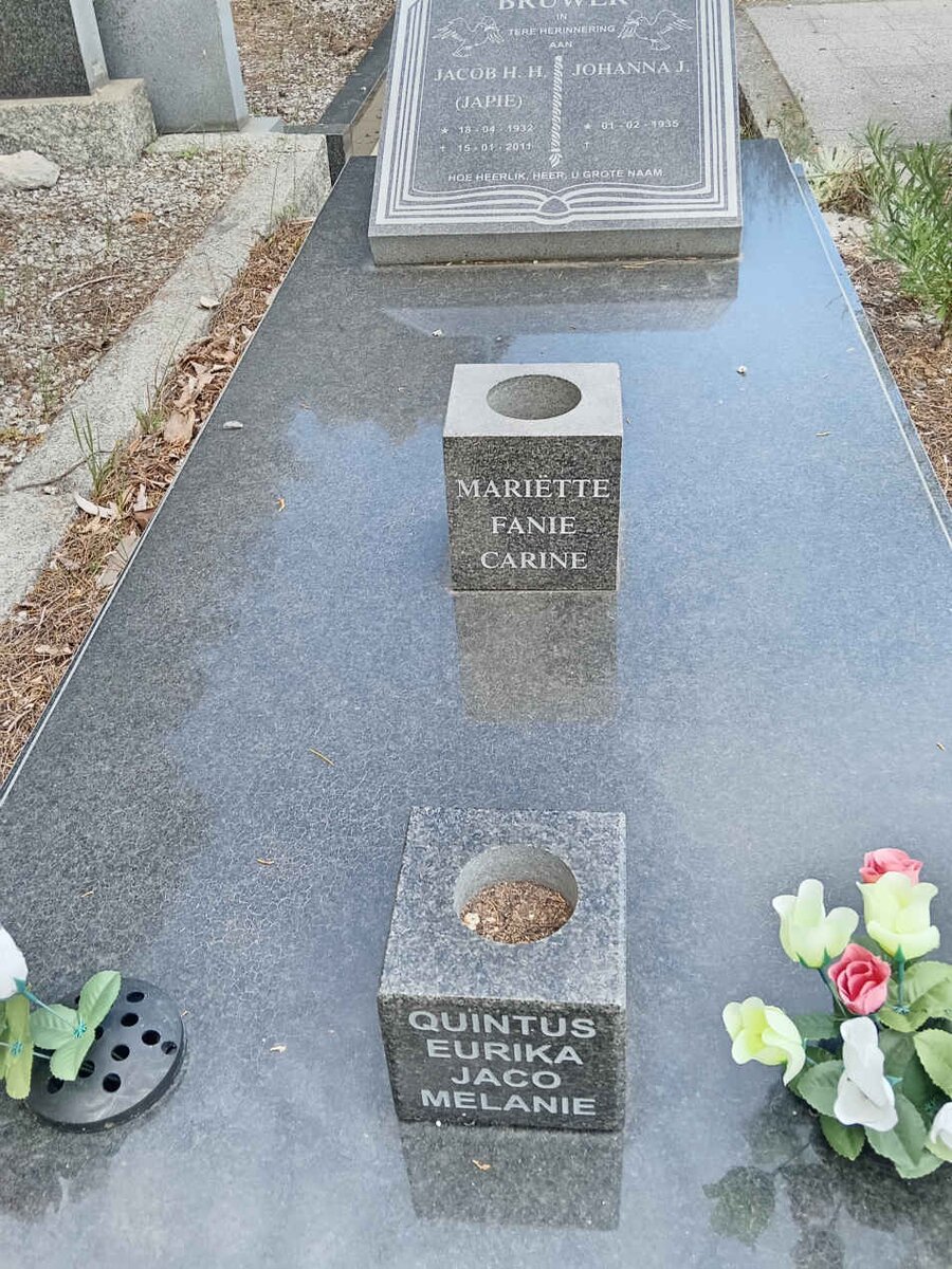 BRUWER Jacob H.H. 1932-2011 &amp; Johanna J. 1935- _2