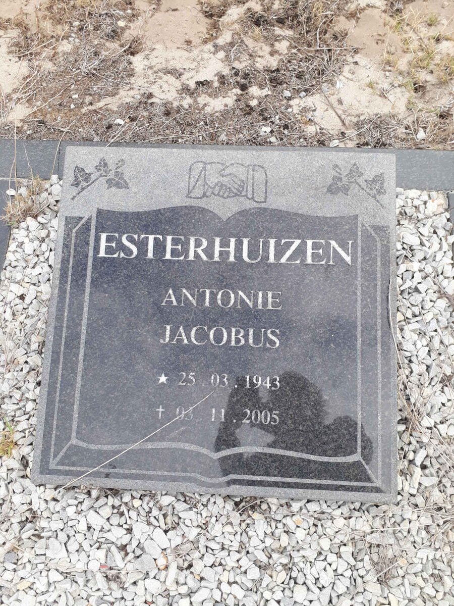 ESTERHUIZEN Antonie Jacobus 1943-2005