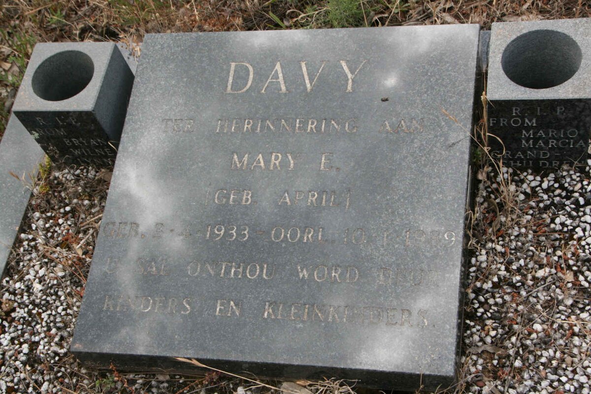 DAVY Mary E. nee APRIL 1933-1989