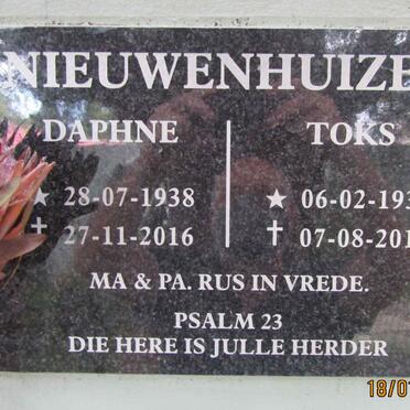 NIEUWENHUIZEN Toks 1938-2017 &amp; Daphne 1938-2016