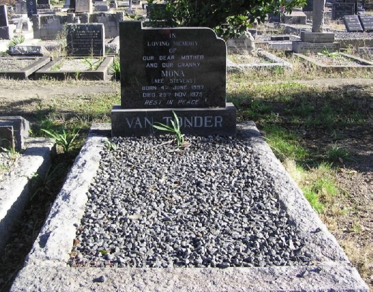 TONDER Mona, van nee STEVENS 1897-1975