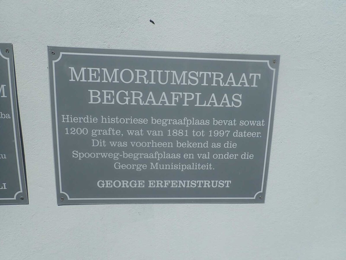 2.  Overview / Oorsig Memorium Street Cemetery / Railway Cemetery