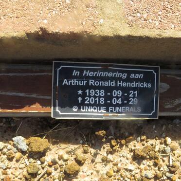 HENDRICKS Arthur Ronald 1938-2018