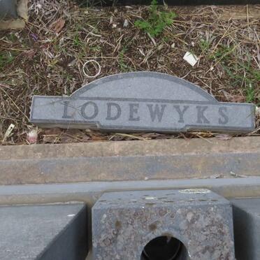 LODEWYKS Johan Willem 1899-1989 & Cathariena P. nee ZAAYMAN 1894-1973_2
