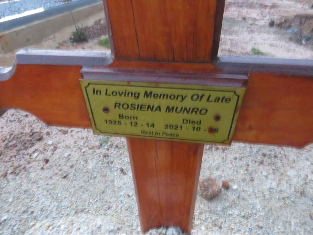 MUNRO Rosiena 1928-2021