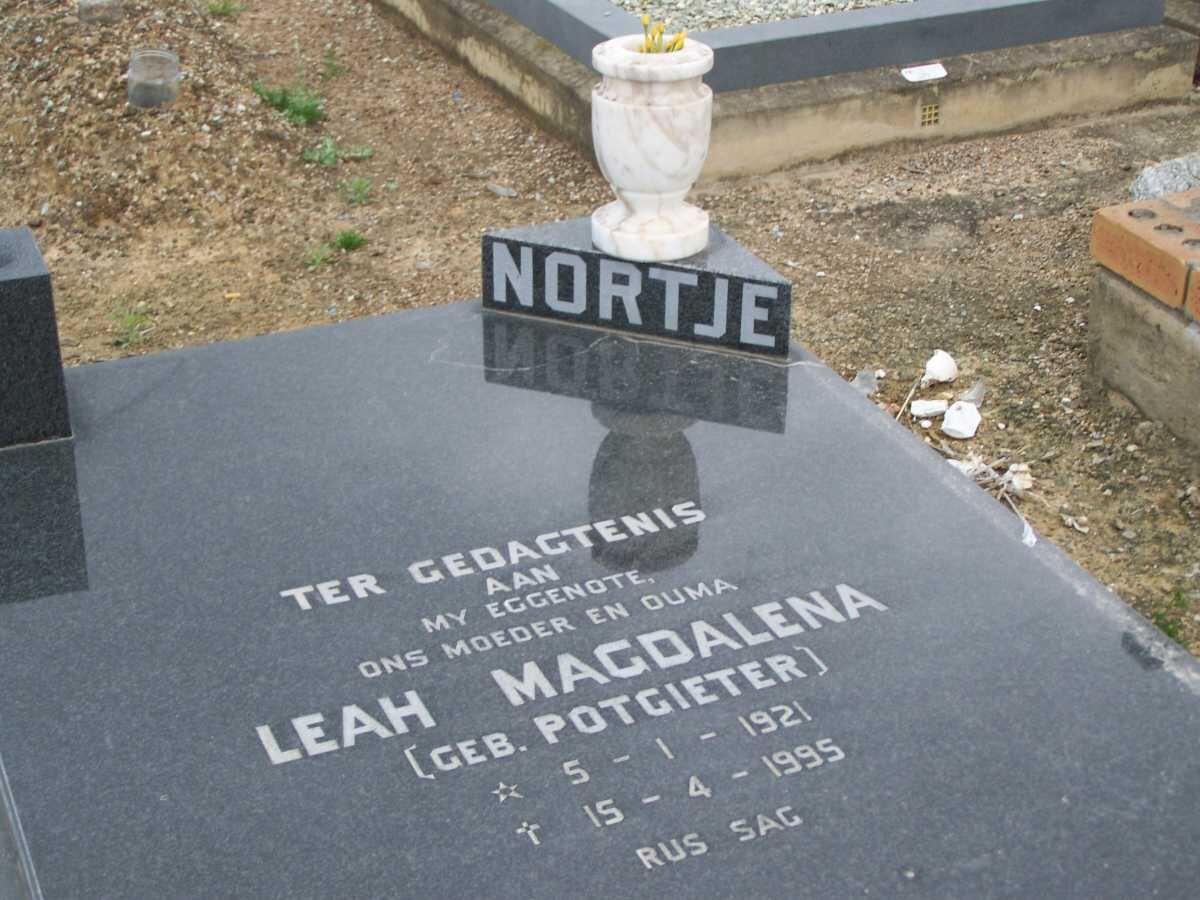 NORTJE Leah Magdalena nee POTGIETER 1921-1995 :: NORTJE Dewald Eksteen 1995-1995