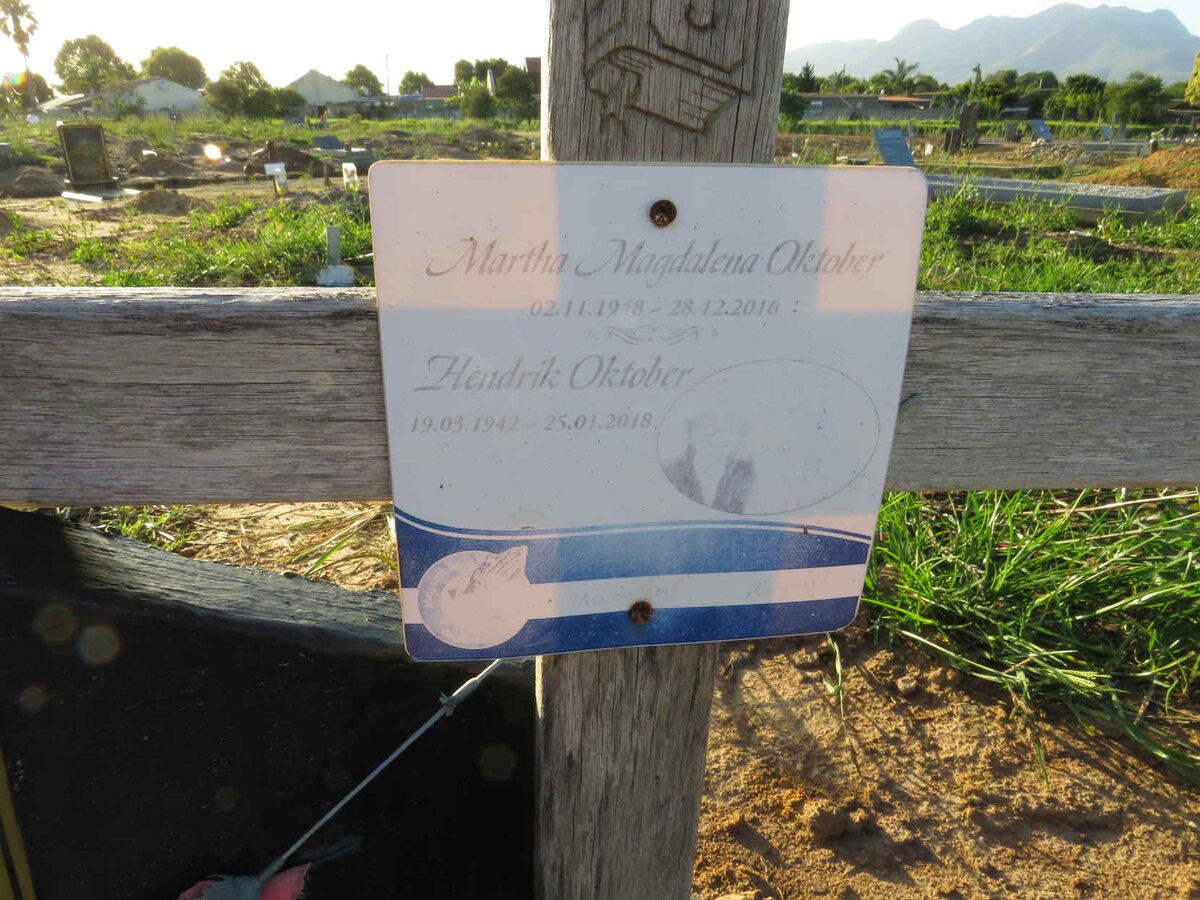 OKTOBER Hendrik 1942-2018 & Martha 1948-2016