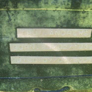 ANDREWS Trui 1939-2006