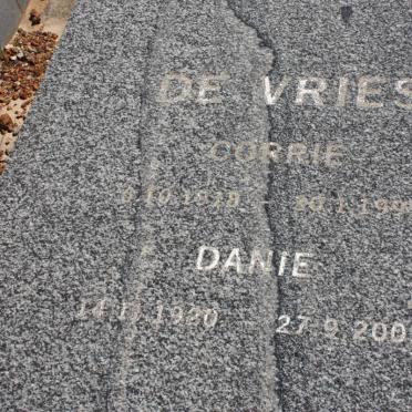 VRIES Danie, de 1920-2003 &amp; Corrie 1918-1999