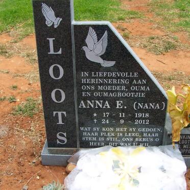 LOOTS Anna E.1918-2012