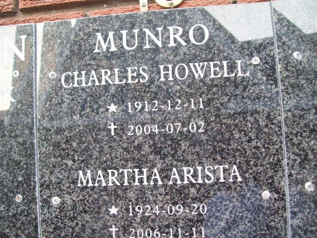 MUNRO Charles Howell 1912-2004 &amp; Martha Arista 1924-2006