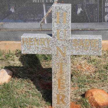 HUNTER Henry 1929- &amp; Sadie 1931-