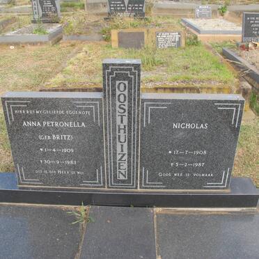 OOSTHUIZEN Nicholas 1908-1987 &amp; Anna Petronella BRITZ 1909-1983
