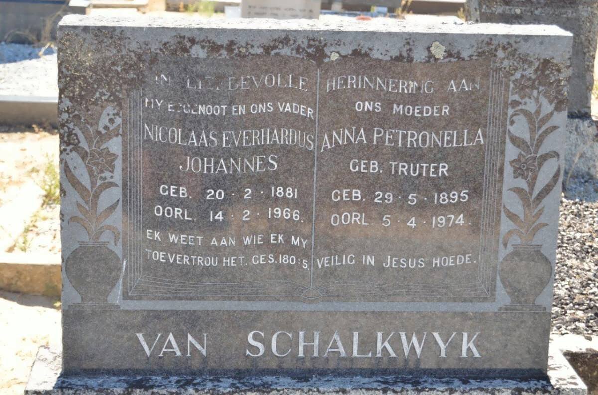 SCHALKWYK Nicolaas Everhardus Johannes, van 1881-1966 &amp; Anna Petronella TRUTER 1895-1974