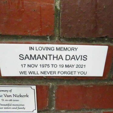 DAVIS Samantha 1975-2021