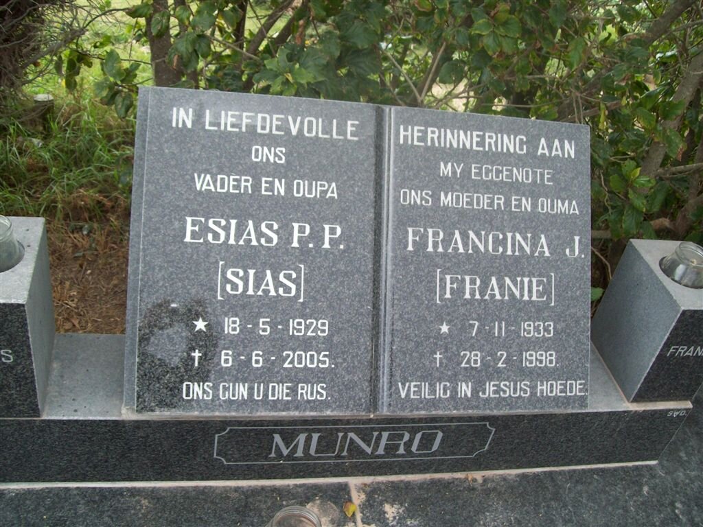 MUNRO Esias P.P. 1929-2005 &amp; Francina J. 1933-1998
