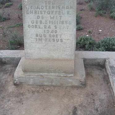 Western Cape, LADISMITH district, Plathuis, Wolver Fontein 137, farm cemetery