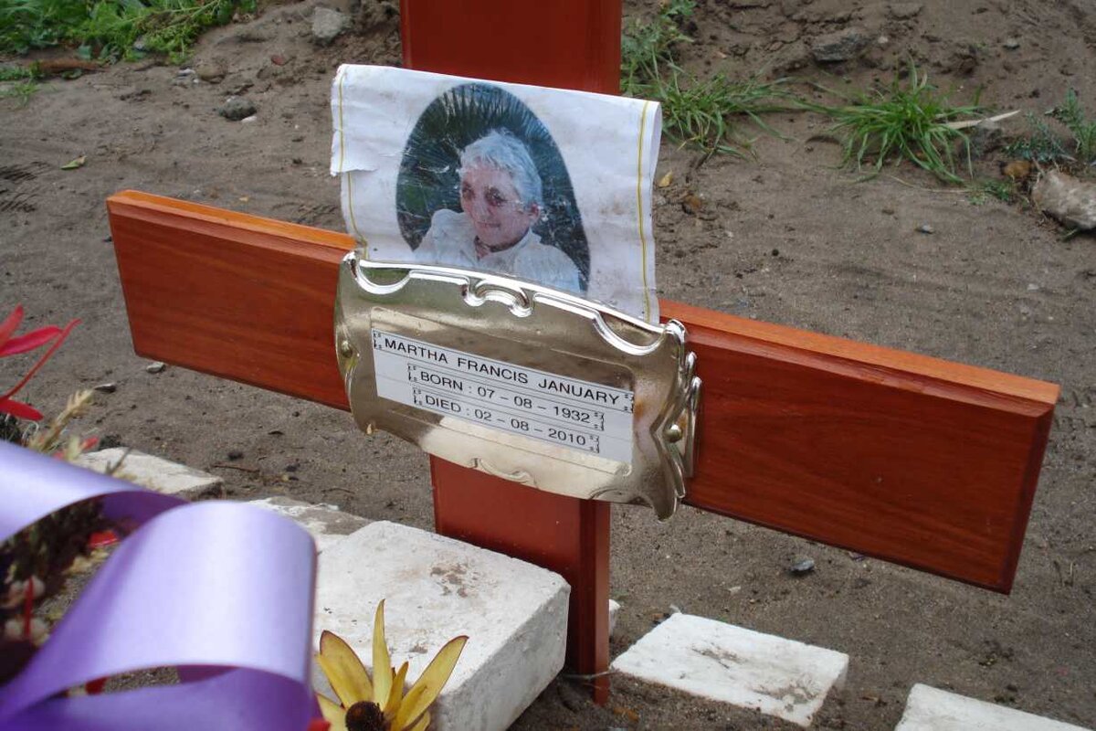 JANUARY Martha Francis 1932-2010