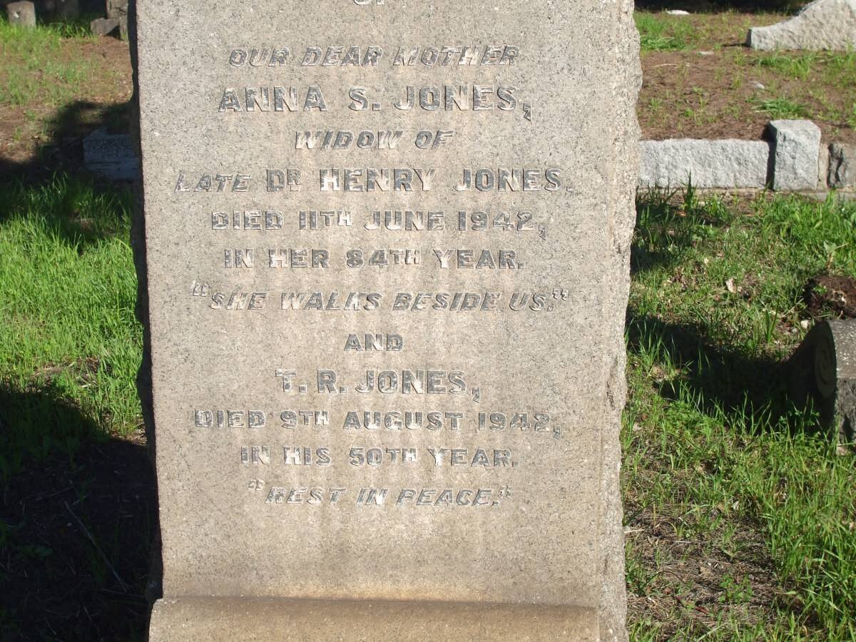 JONES Anna S. -1942 :: JONES T.R. -1942