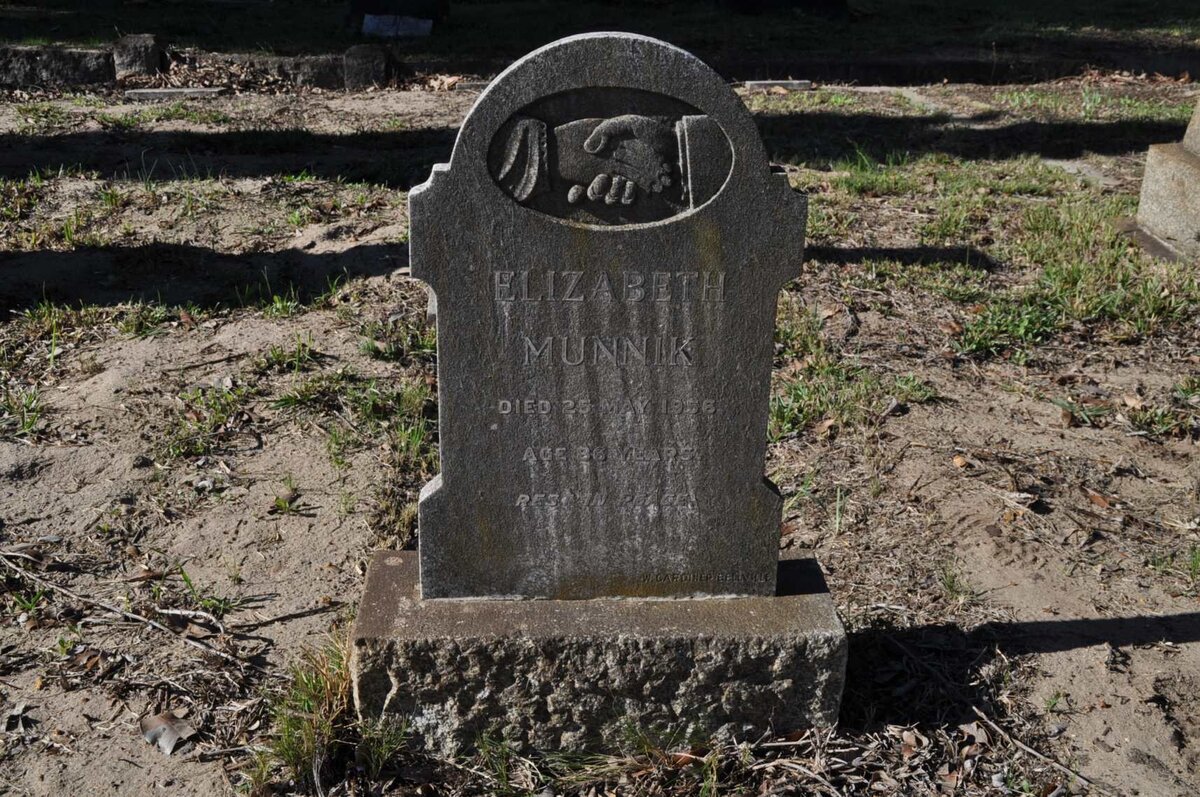 MUNNIK Elizabeth -1956