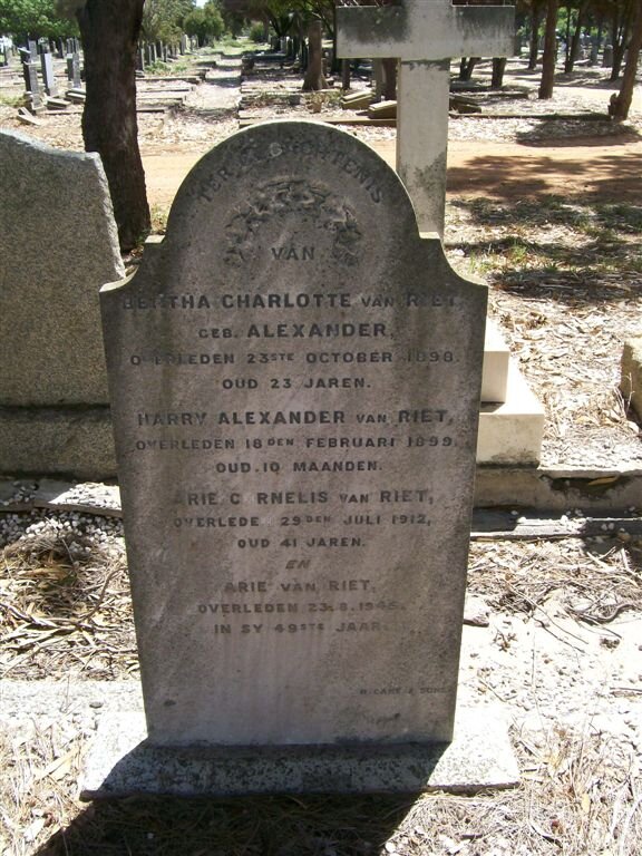 RIET Arie Cornelis, van -1912 &amp; Bertha Charlotte ALEXANDER 1898 :: VAN RIET Harry Alexander  -1899 :: VAN RIET Arie -1946