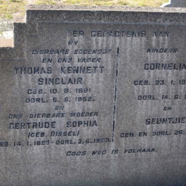 SINCLAIR Thomas Kennett 1881-1952 &amp; Gertrude Sophia DISSEL 1887-19?3 :: SINCLAIR Cornelia 1918-1918 :: SINCLAIR Seuntjie ?