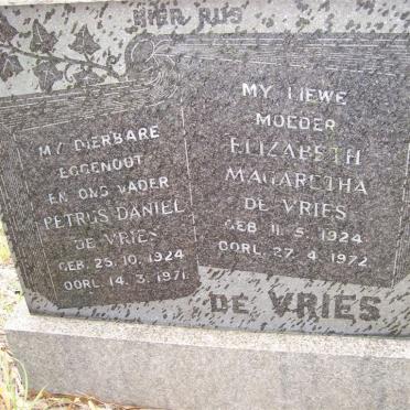 VRIES Petrus Daniel, de 1924-1971 &amp; Elizabeth Magaretha 1924-1972
