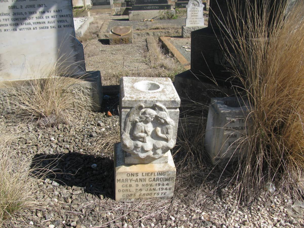 GARDINER Mary-Ann 1944-1946