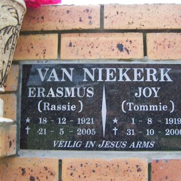 NIEKERK Erasmus, 1921-2005 &amp; Joy 1919-2000