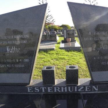 ESTERHUIZEN Andries 1915-1991 &amp; Kittie 1915-2005