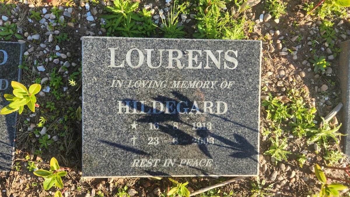 LOURENS Hildegard 1913-2003