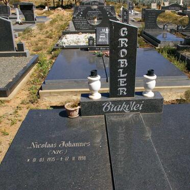 GROBLER Nicolaas Johannes 1935-1998