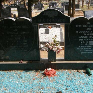 SLABBERT Antonie J. 1939-1985 &amp; Annie Maria VAN VUUREN 1939-2013