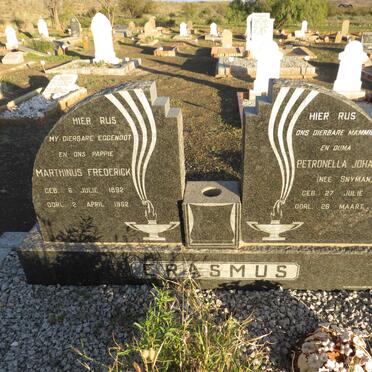 ERASMUS Marthinus Frederick 1892-1962 & Petronella Johanna SNYMAN 1891-1989