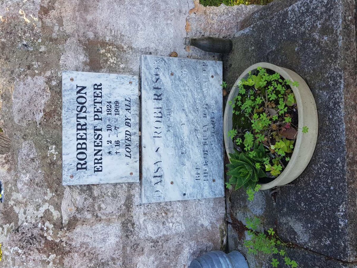 ROBERTSON Ernest Peter 1924-1999 &amp; Daisy S. LUBBE 1928-2010