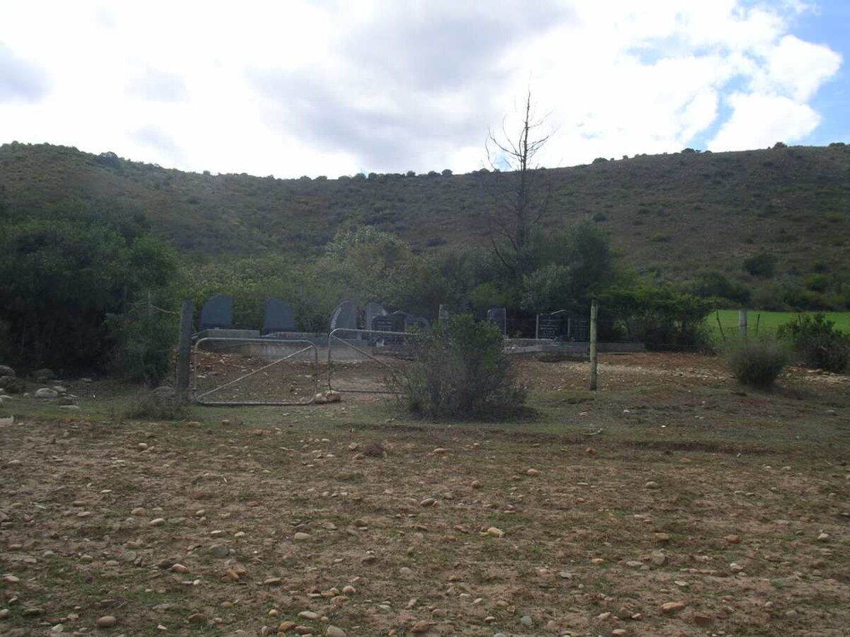 3. Entrance to the cemetery on the farm Hemelroodt