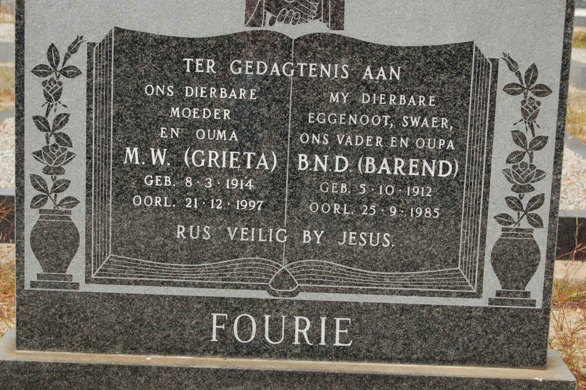 FOURIE B.N.D. 1912-1985 &amp; M.W. 1914-1997