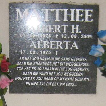 Western Cape, OUDTSHOORN, NG Moederkerk, Muur van Herinnering