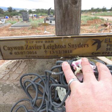 Sn - Surnames starting with the letters Sn