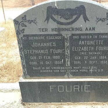FOURIE Johannes Stephanus 1880-1952 &amp; Antoinette Elizabeth SNYMAN 1884-1958