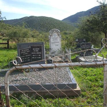 Western Cape, OUDTSHOORN district, Schoemanshoek, Roodewal 47, farm cemetery_7